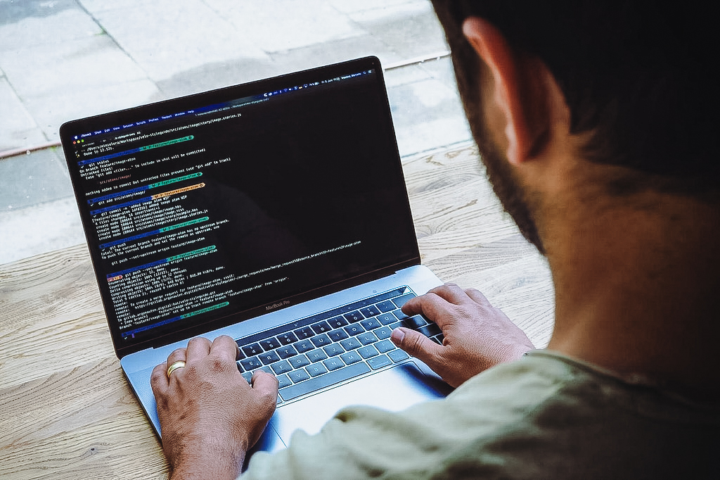 Marcello programmiert deine Website